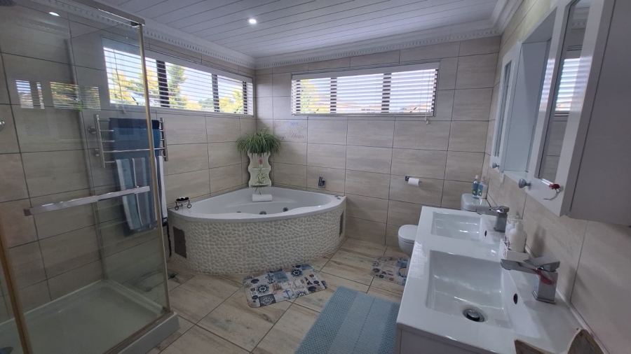 4 Bedroom Property for Sale in Stilbaai Wes Western Cape